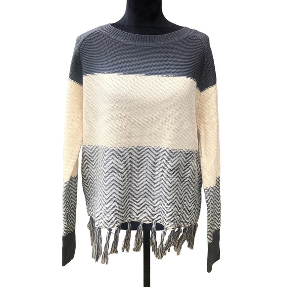 easel Sweaters - Easel Gray Colorblock Fringe Sweater size Small